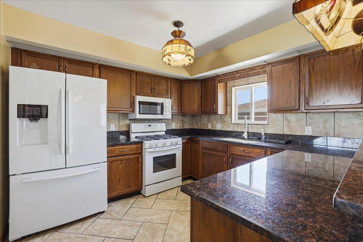 9937 Delaware Place Highland, IN 46322 - Photo 8 of 31 1200x800