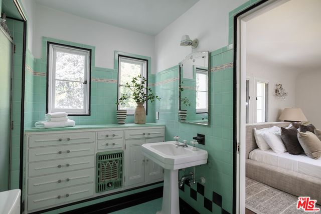 $4,500,000 | 5470 Los Feliz Boulevard, Los Angeles, CA 90027