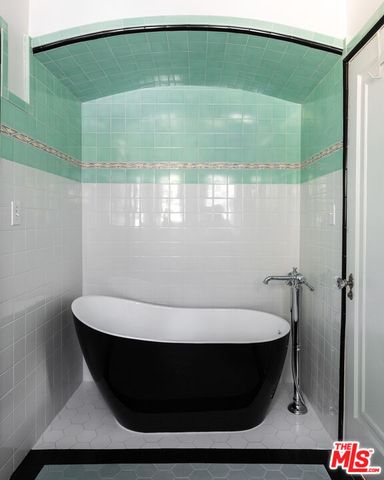 $4,500,000 | 5470 Los Feliz Boulevard, Los Angeles, CA 90027