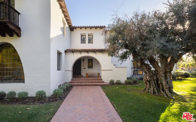 $4,500,000 | 5470 Los Feliz Boulevard, Los Angeles, CA 90027