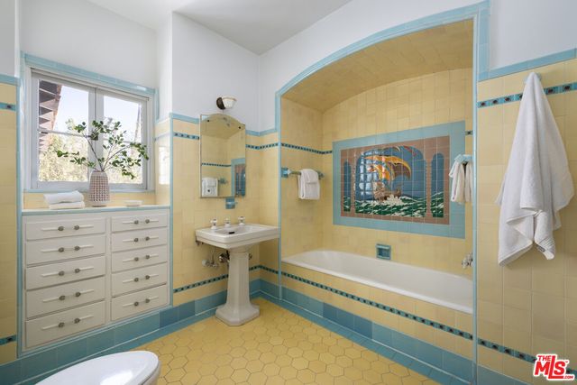 $4,500,000 | 5470 Los Feliz Boulevard, Los Angeles, CA 90027