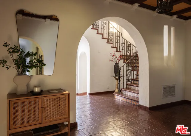 $4,500,000 | 5470 Los Feliz Boulevard, Los Angeles, CA 90027