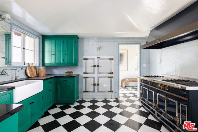 $4,500,000 | 5470 Los Feliz Boulevard, Los Angeles, CA 90027