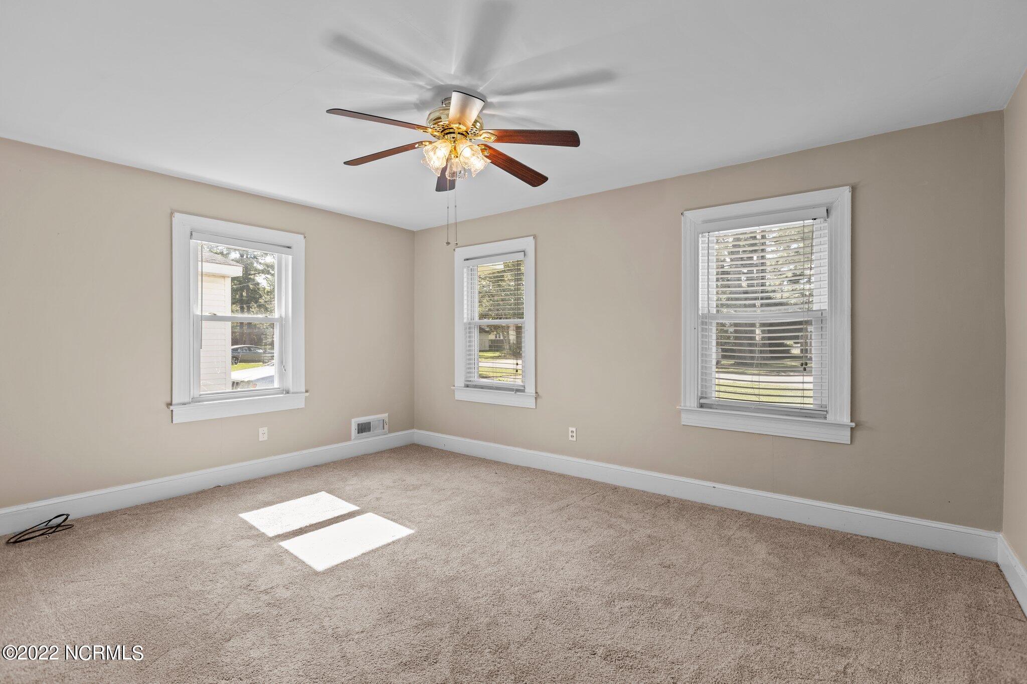 285 Fifth Street Ayden, NC 28513 - Photo 15 of 29 15-web-or-mls-IMGL5051