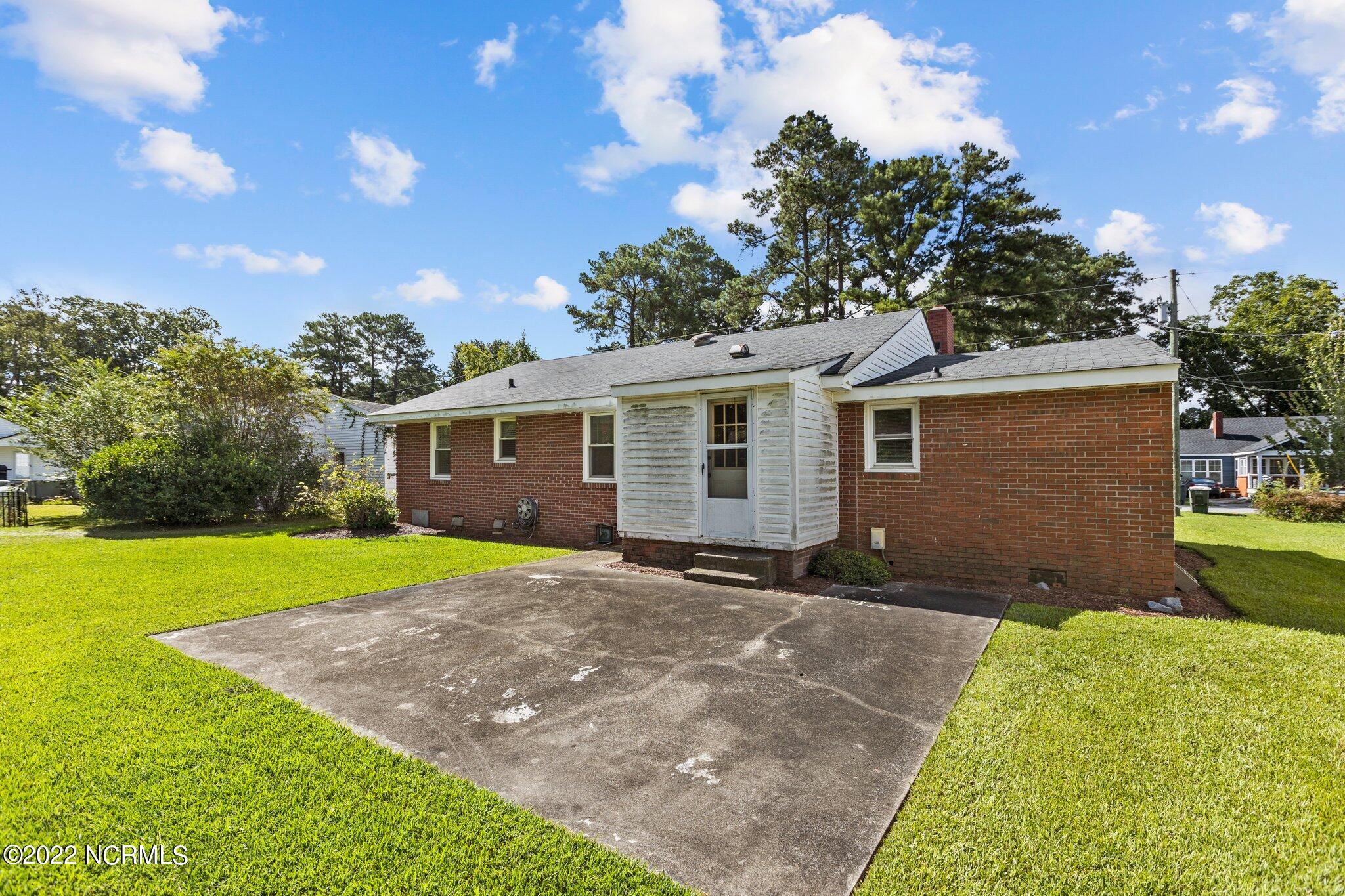 285 Fifth Street Ayden, NC 28513 - Photo 4 of 29 4-web-or-mls-IMGL5107