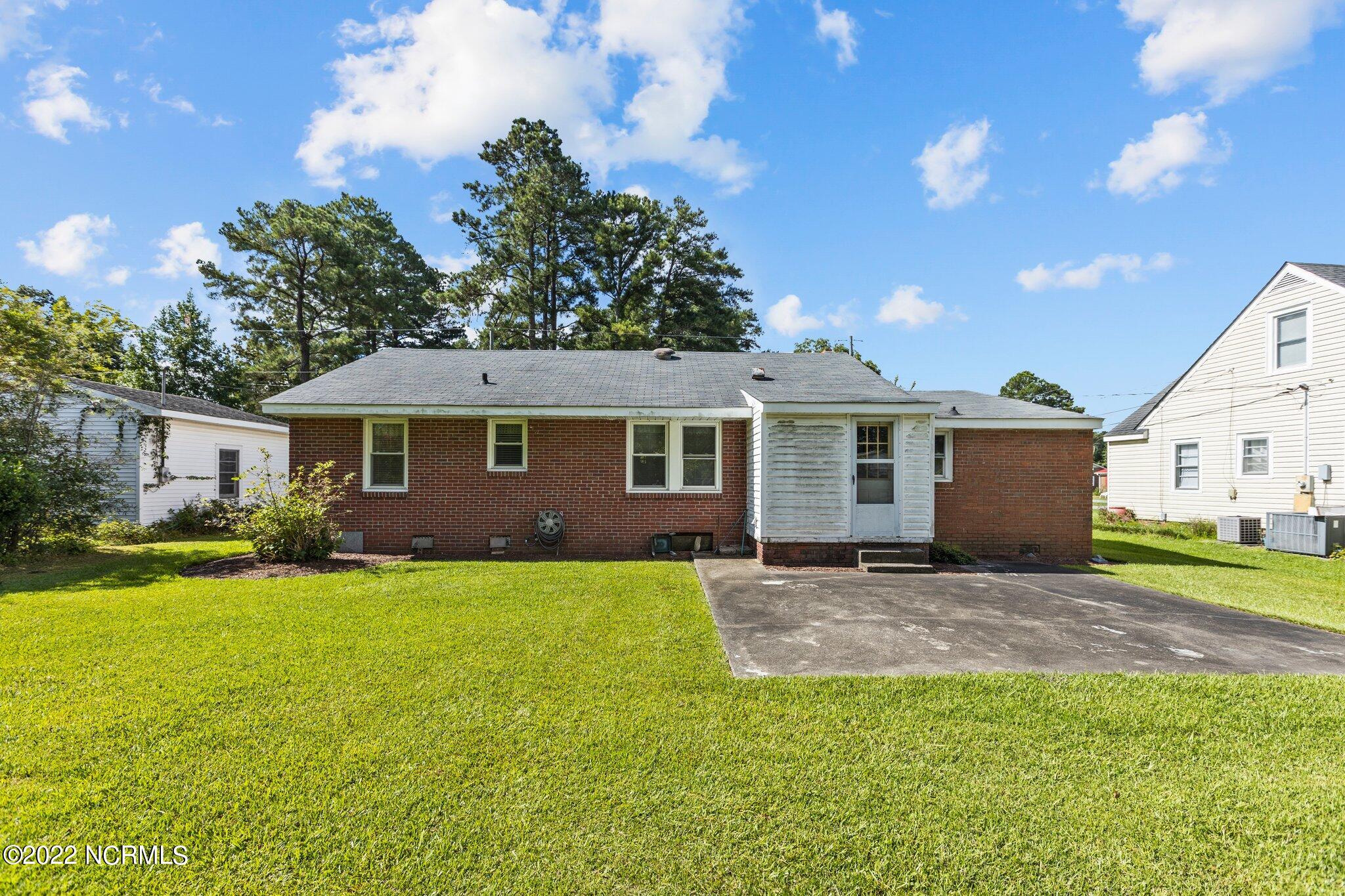 285 Fifth Street Ayden, NC 28513 - Photo 5 of 29 5-web-or-mls-IMGL5108