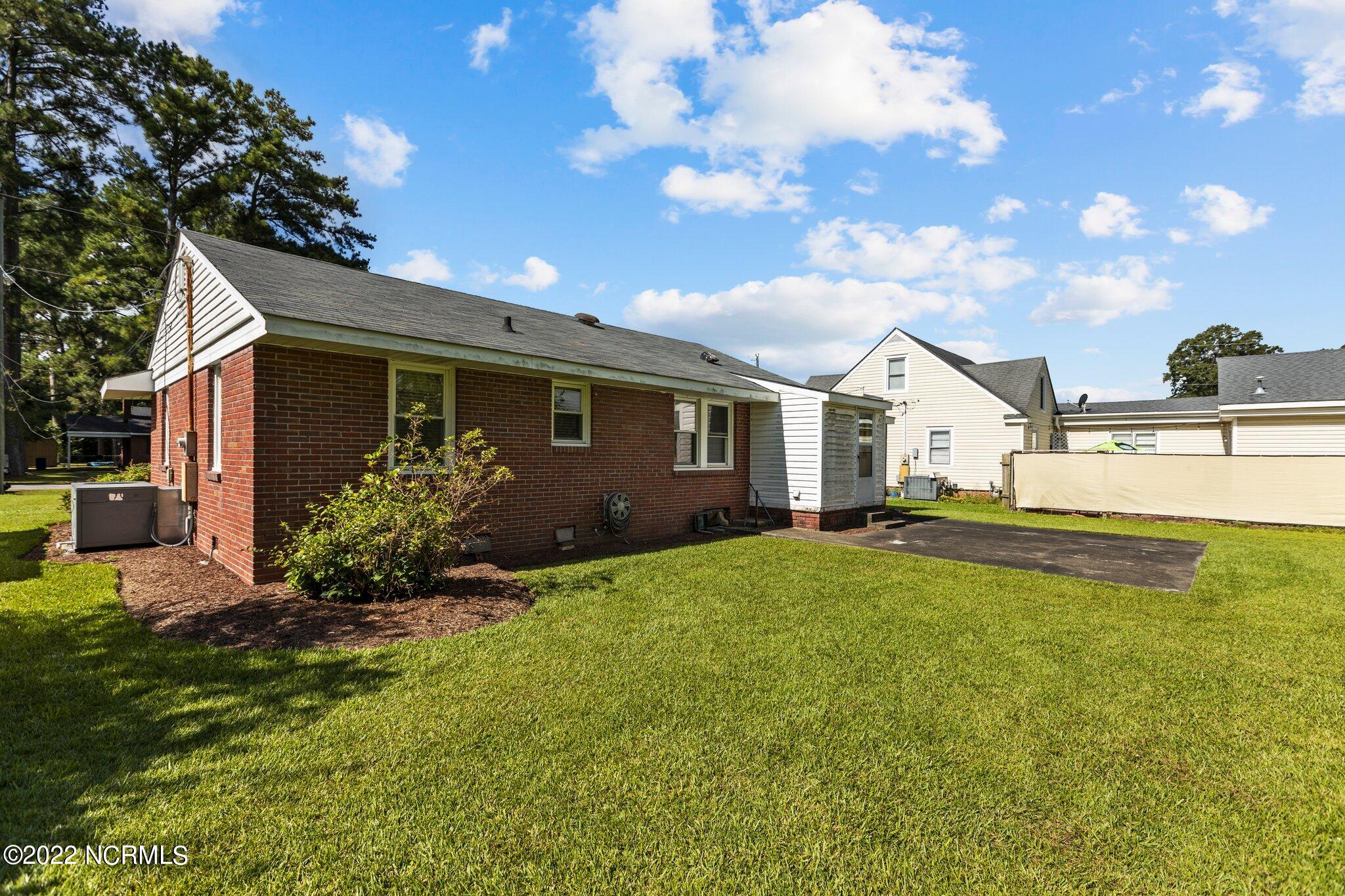 285 Fifth Street Ayden, NC 28513 - Photo 6 of 29 6-web-or-mls-IMGL5109
