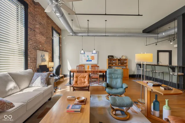 $314,500 | 410 6th Street, Unit 202, Columbus, IN 47201