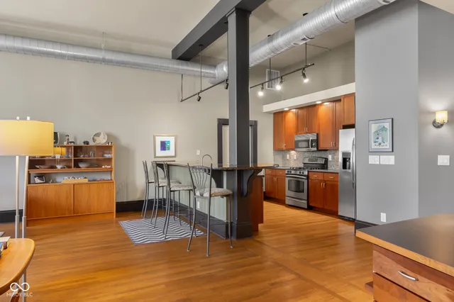 $314,500 | 410 6th Street, Unit 202, Columbus, IN 47201