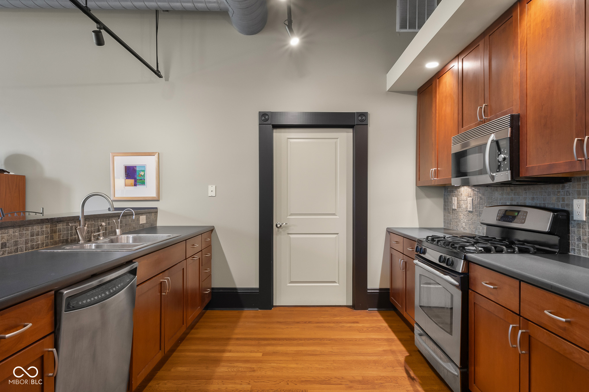 410 6th Street, Unit 202 Columbus, IN 47201 - Photo 17 of 45