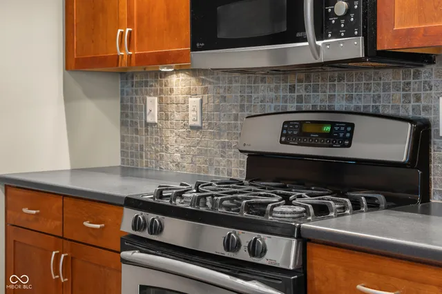 $314,500 | 410 6th Street, Unit 202, Columbus, IN 47201