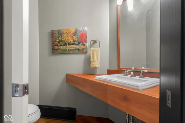 $314,500 | 410 6th Street, Unit 202, Columbus, IN 47201