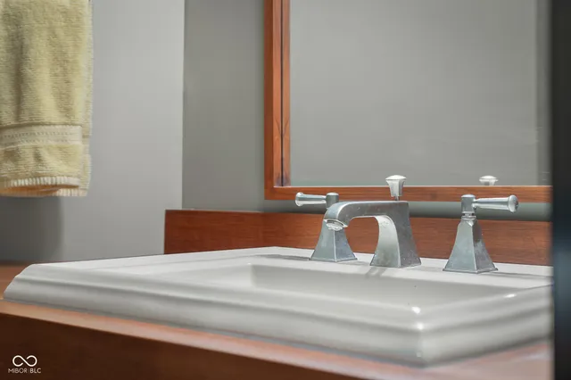 $314,500 | 410 6th Street, Unit 202, Columbus, IN 47201