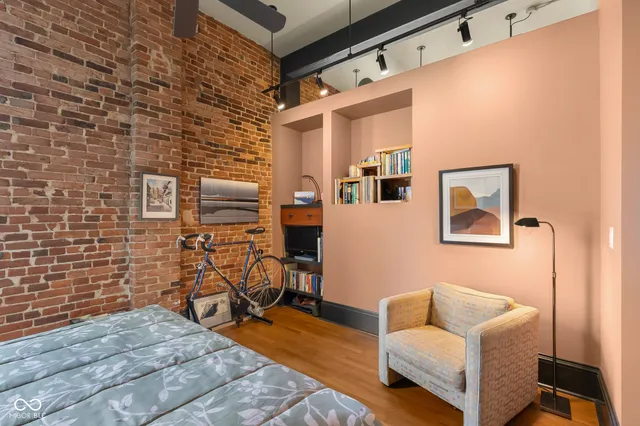 $314,500 | 410 6th Street, Unit 202, Columbus, IN 47201