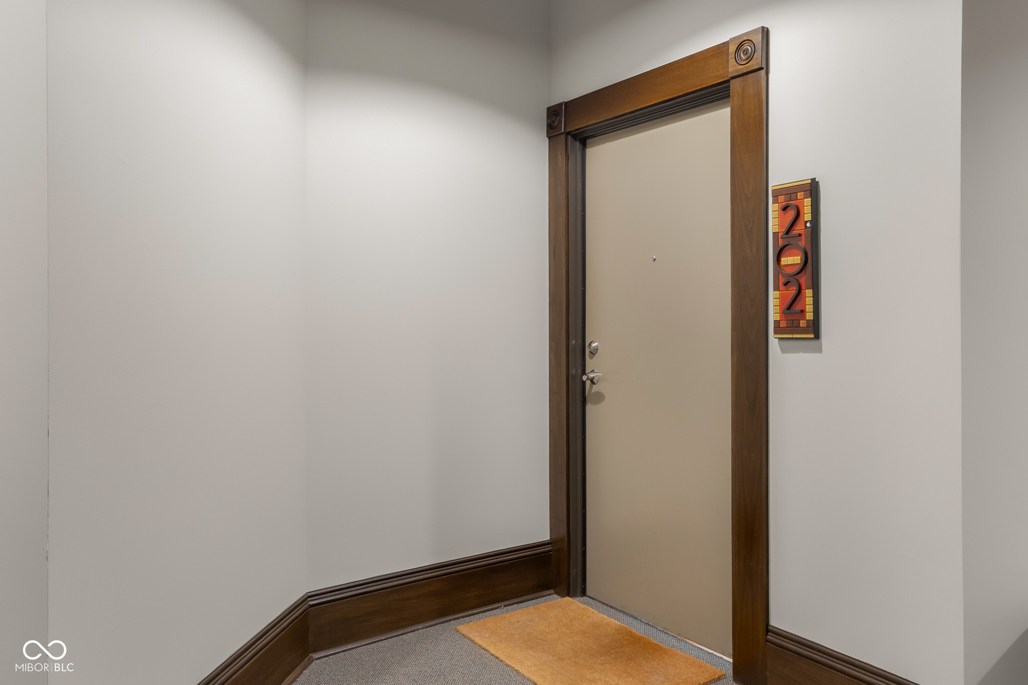 410 6th Street, Unit 202 Columbus, IN 47201 - Photo 3 of 45