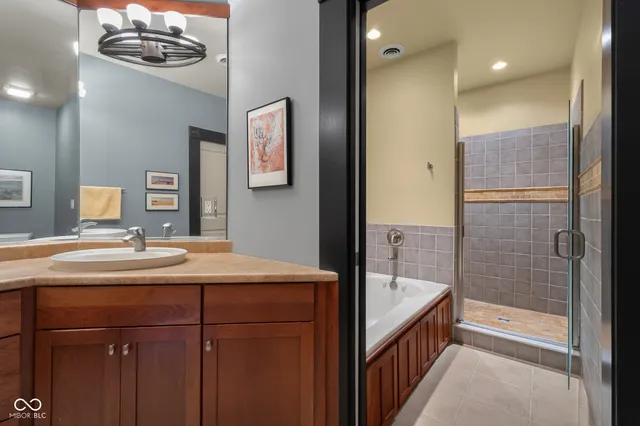 $314,500 | 410 6th Street, Unit 202, Columbus, IN 47201