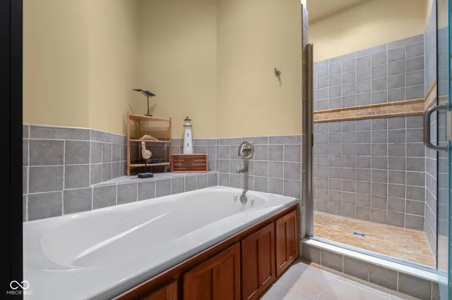 $314,500 | 410 6th Street, Unit 202, Columbus, IN 47201