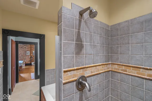 $314,500 | 410 6th Street, Unit 202, Columbus, IN 47201