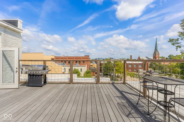 $314,500 | 410 6th Street, Unit 202, Columbus, IN 47201