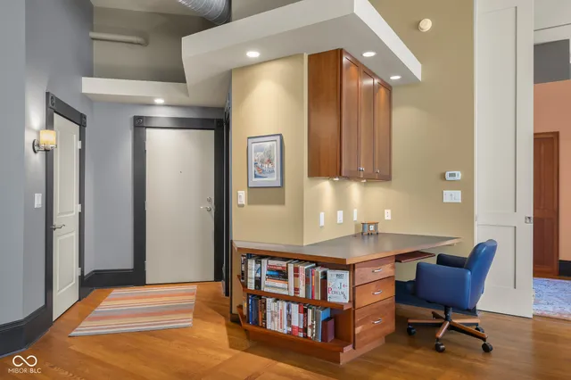 $314,500 | 410 6th Street, Unit 202, Columbus, IN 47201