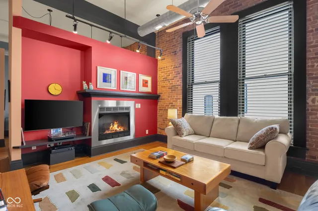 $314,500 | 410 6th Street, Unit 202, Columbus, IN 47201