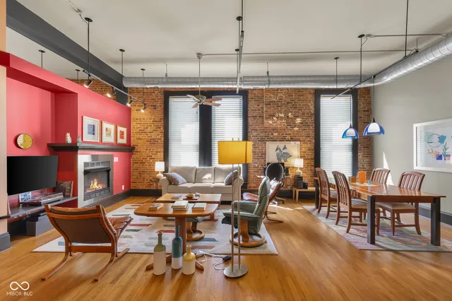 $314,500 | 410 6th Street, Unit 202, Columbus, IN 47201