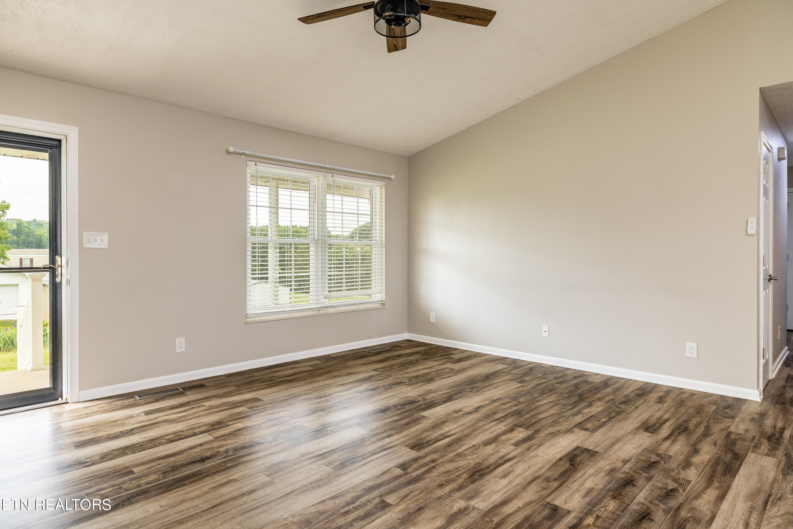 8103 Brickyard Road Powell, TN 37849 - Photo 13 of 45 8113Brickyardrd-107