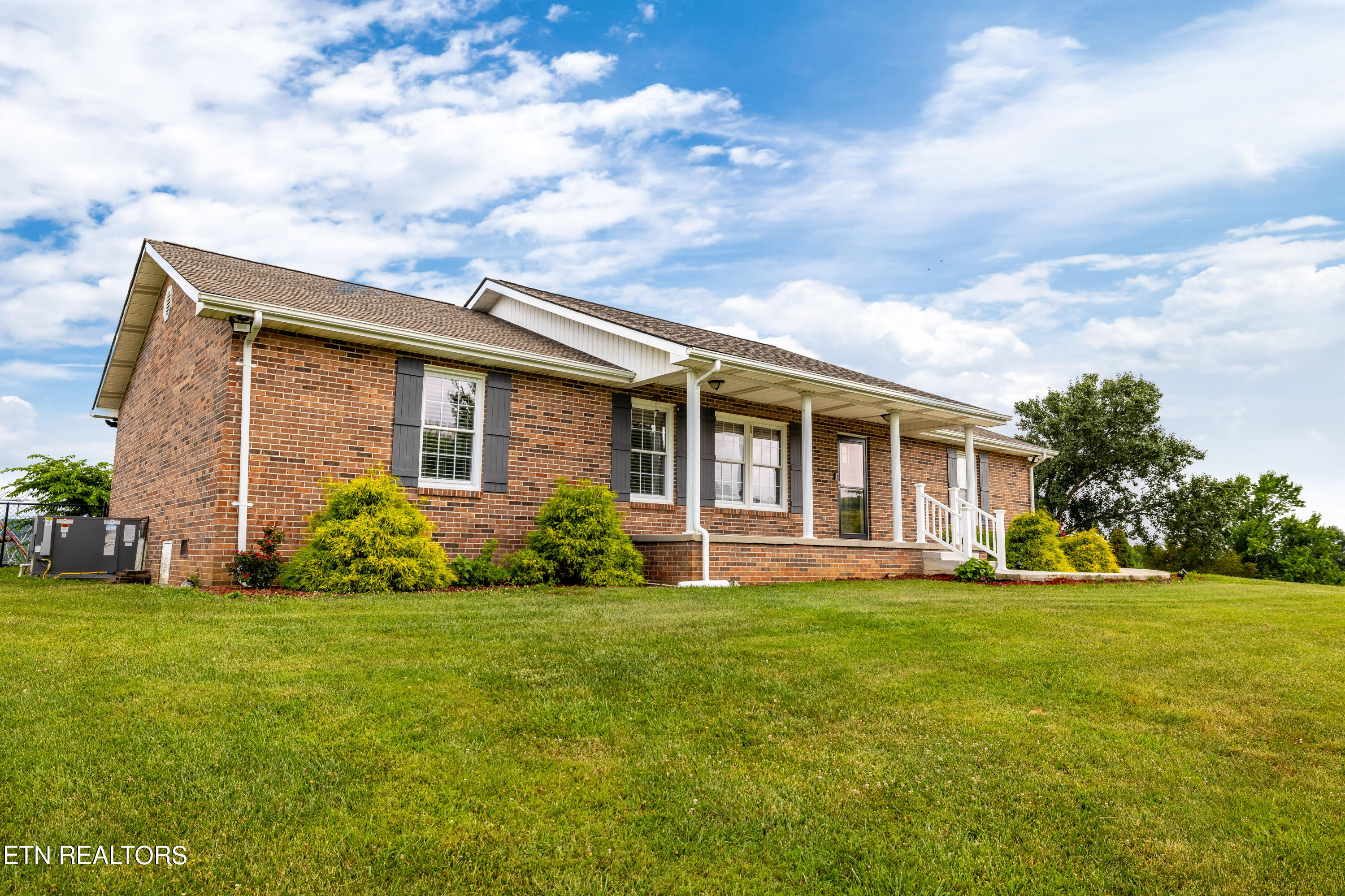 8103 Brickyard Road Powell, TN 37849 - Photo 3 of 45 8113Brickyardrd-134