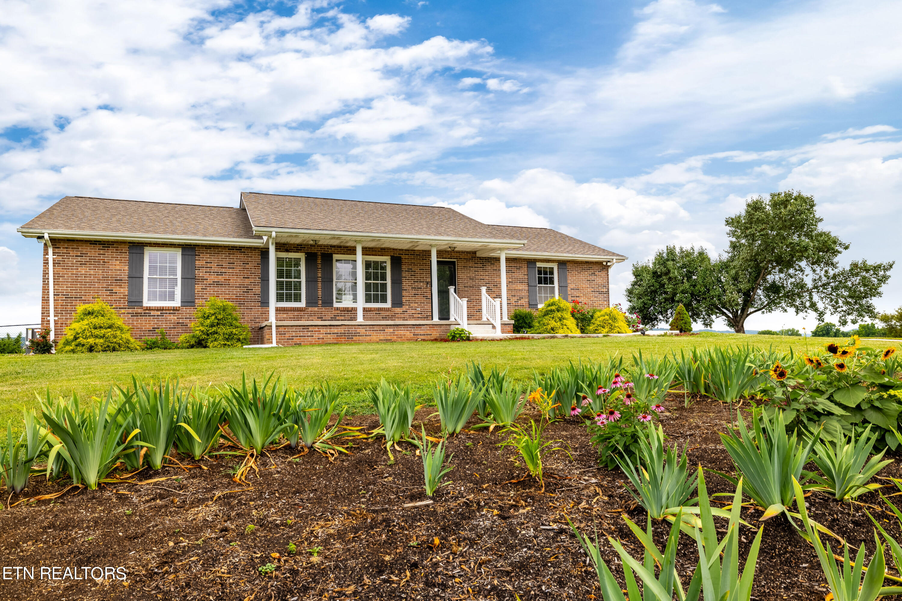 8103 Brickyard Road Powell, TN 37849 - Photo 4 of 45 8113Brickyardrd-143