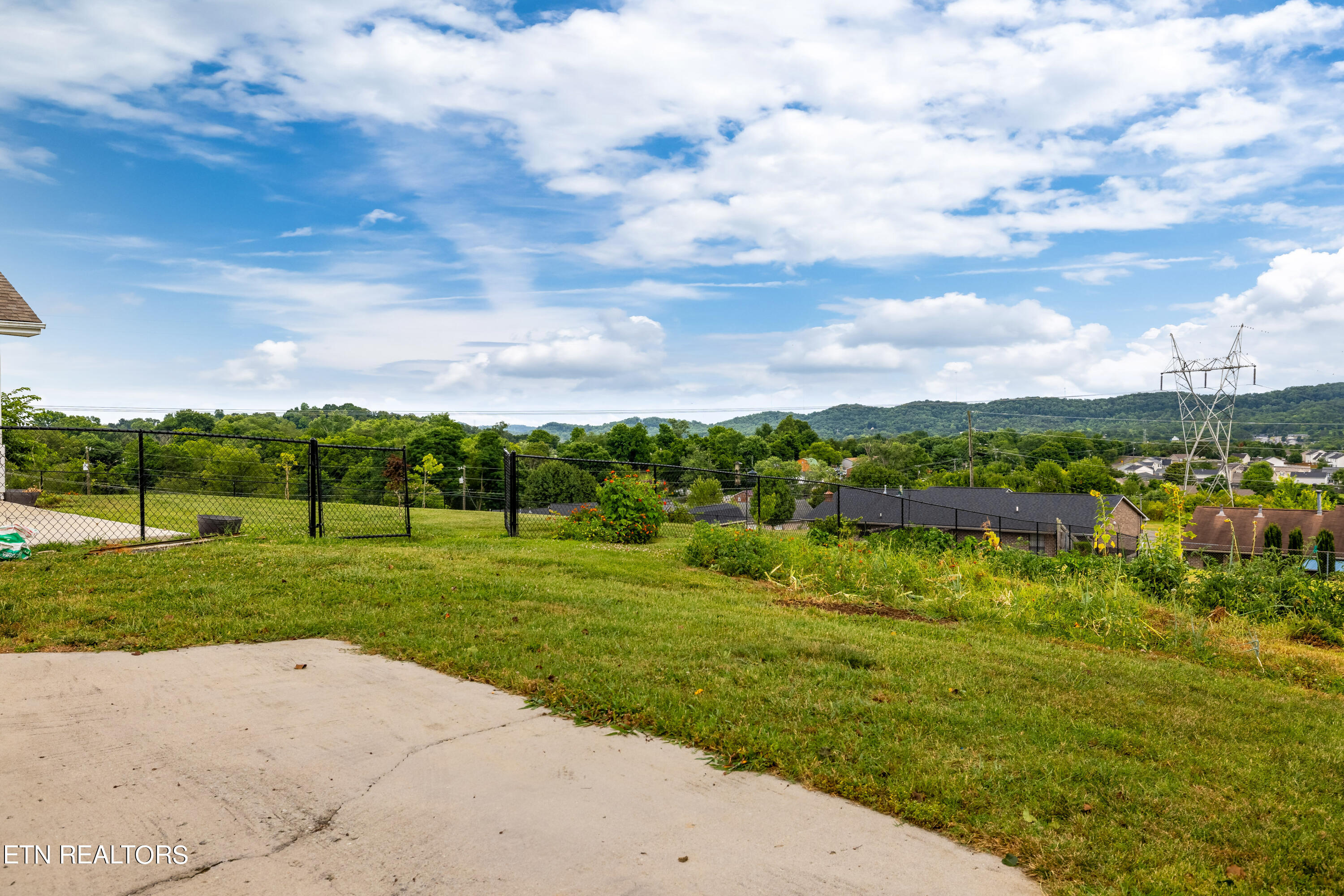 8103 Brickyard Road Powell, TN 37849 - Photo 7 of 45 8113Brickyardrd-135