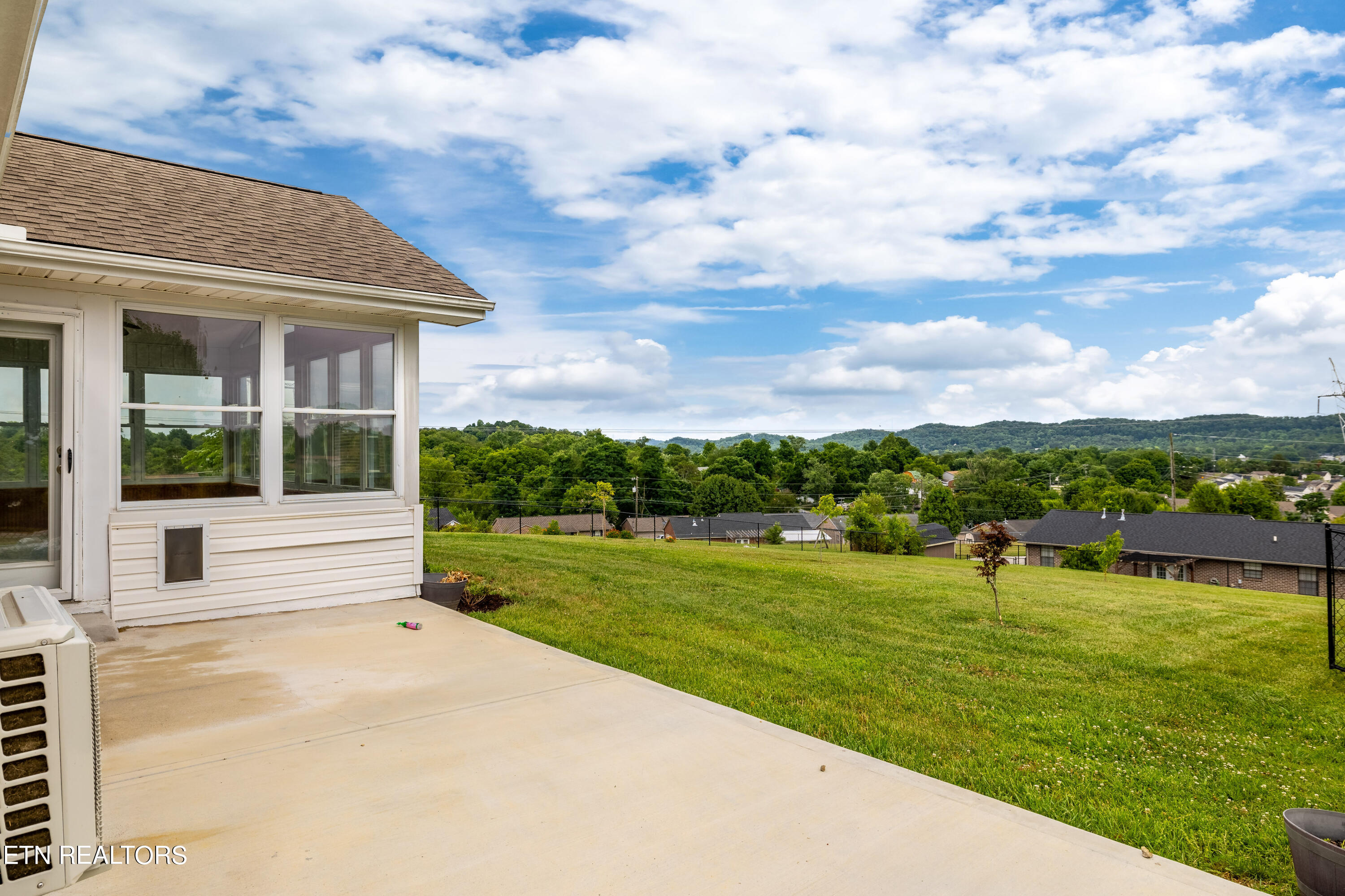 8103 Brickyard Road Powell, TN 37849 - Photo 8 of 45 8113Brickyardrd-136