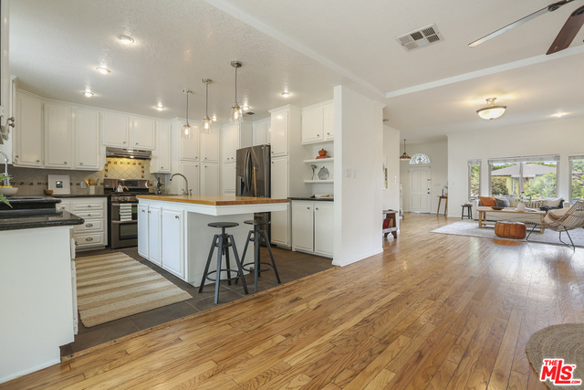 810 Commonwealth Avenue Venice, CA 90291 - Photo 8 of 21