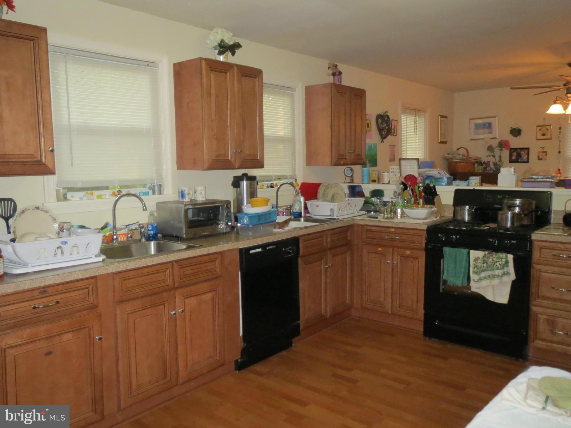 6022 Highgate Drive Baltimore, MD 21215 - Photo 5 of 15 Kitchen