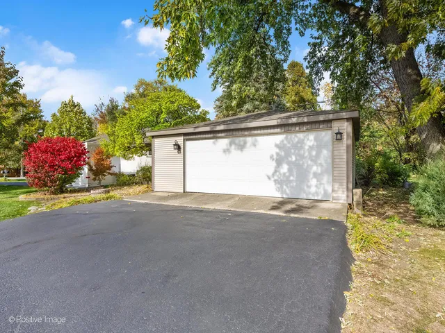 $389,000 | 6029 Pershing Avenue, Downers Grove, IL 60516