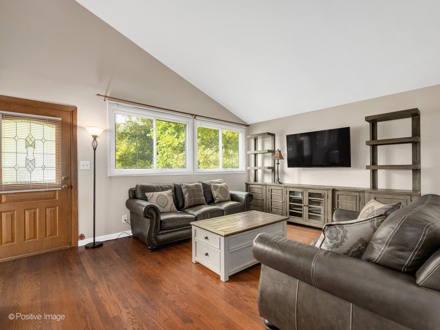 6029 Pershing Avenue Downers Grove, IL 60516 - Photo 4 of 18