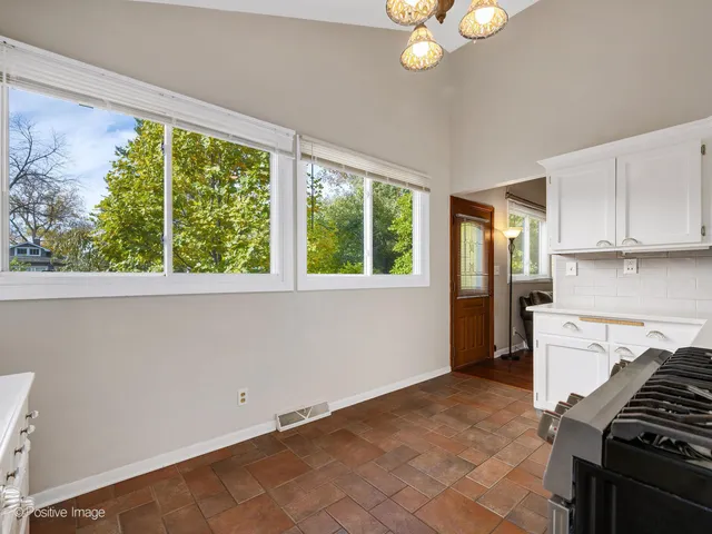 $389,000 | 6029 Pershing Avenue, Downers Grove, IL 60516