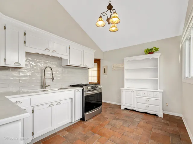 $389,000 | 6029 Pershing Avenue, Downers Grove, IL 60516