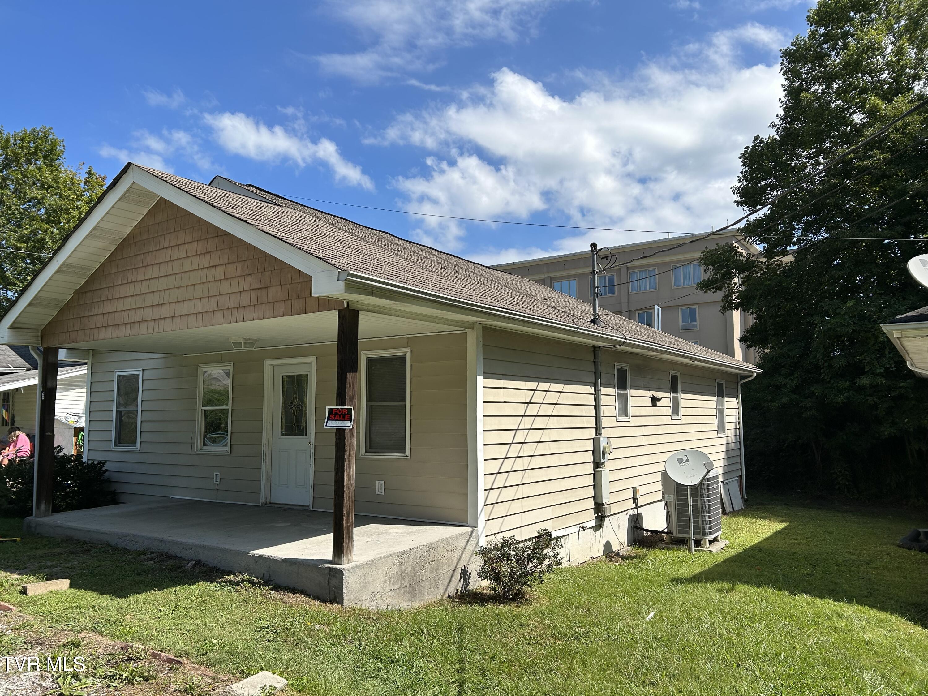 18 Southwest 11th Street Norton, VA 24273 - Photo 2 of 23 IMG_7673