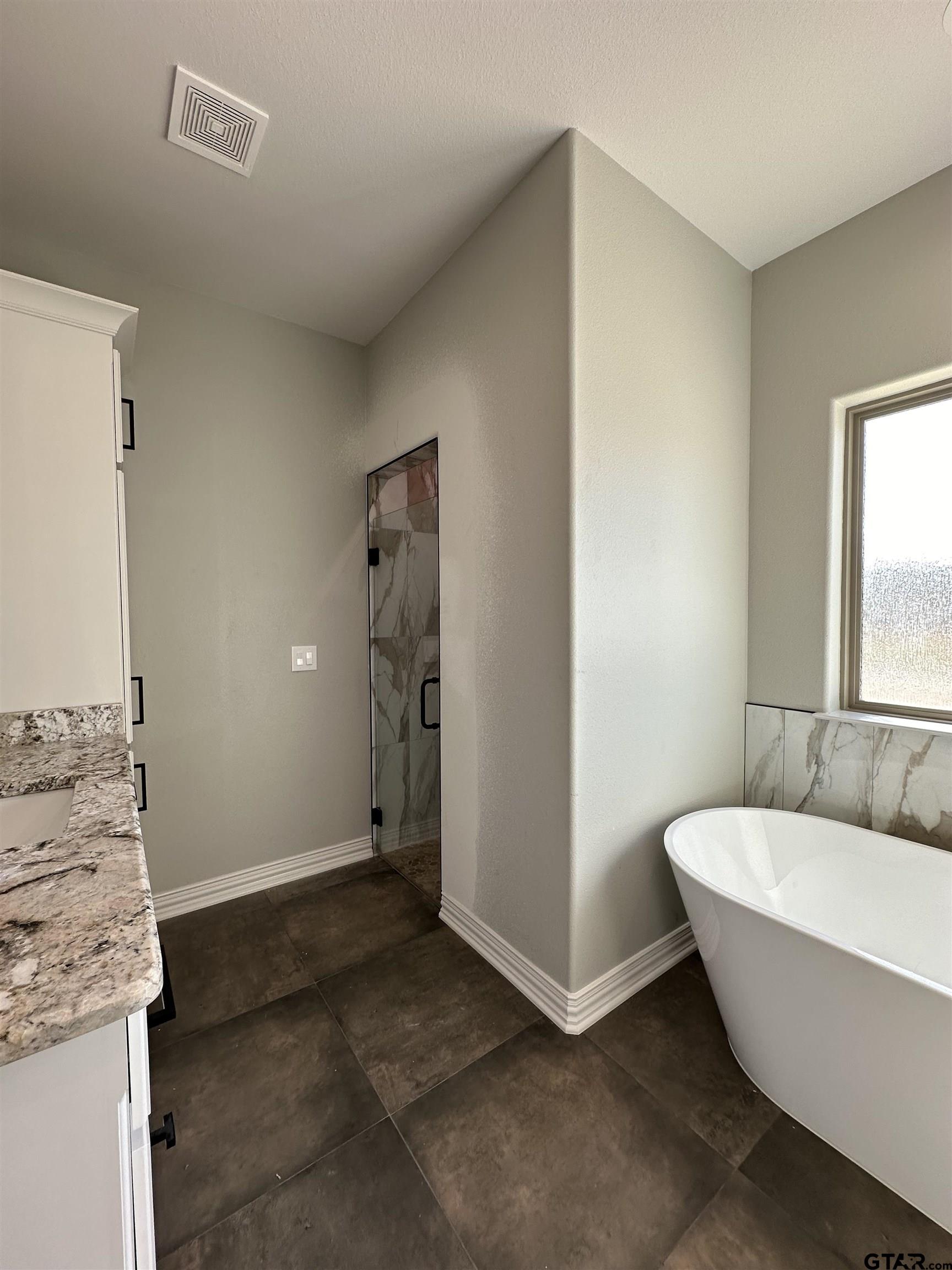 191 Brooks Drive Gladewater, TX 75647 - Photo 26 of 45 a bathroom with a tub and shower