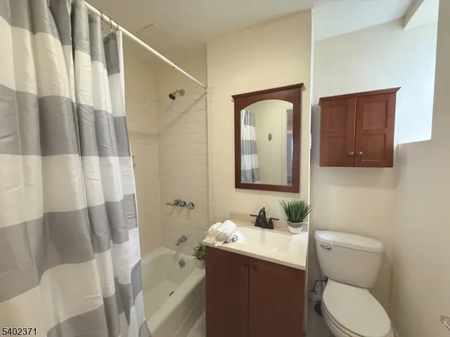 $2,200 | 39 Glenridge Avenue, Unit 5, Montclair, NJ 07042