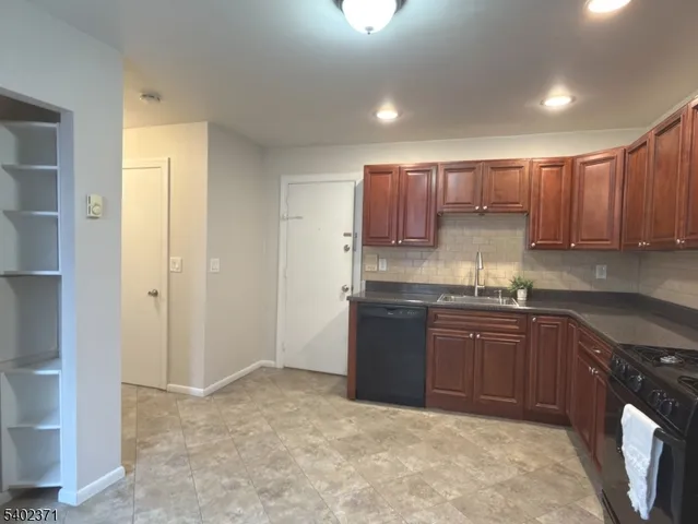 $2,200 | 39 Glenridge Avenue, Unit 5, Montclair, NJ 07042