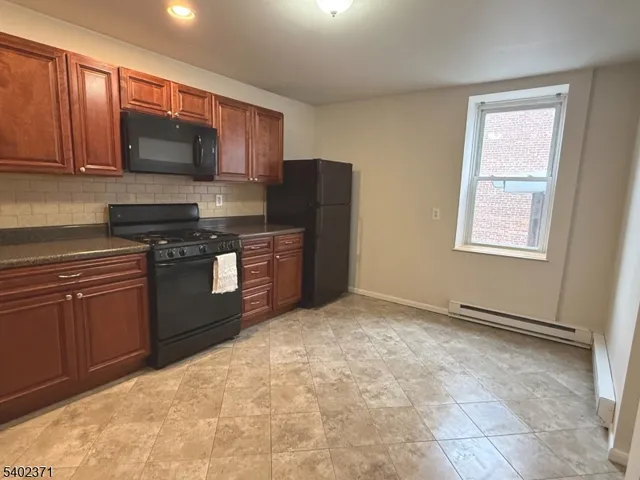 $2,200 | 39 Glenridge Avenue, Unit 5, Montclair, NJ 07042