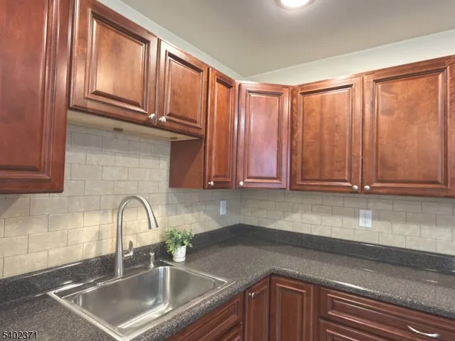 $2,200 | 39 Glenridge Avenue, Unit 5, Montclair, NJ 07042