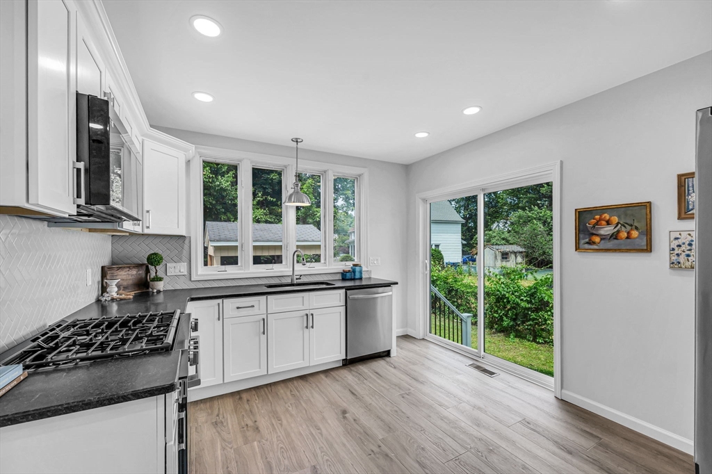 62 Field Street West Springfield, MA 01089 - Photo 9 of 32