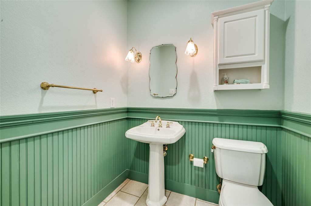 1827 Dr Sanders Road Aubrey, TX 76227 - Photo 27 of 40