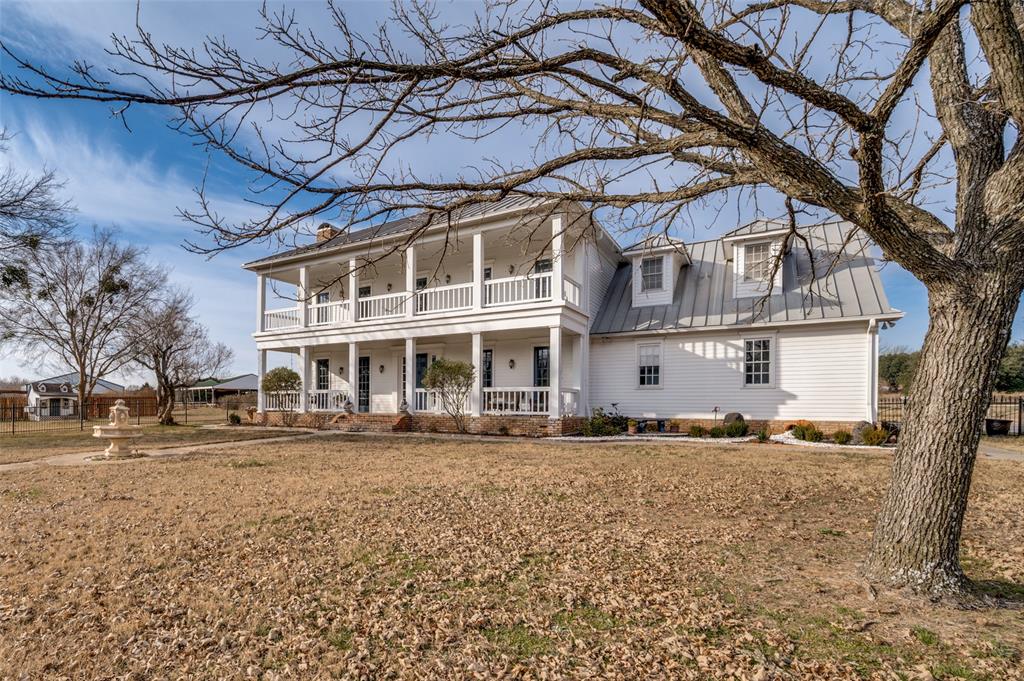 1827 Dr Sanders Road Aubrey, TX 76227 - Photo 3 of 40