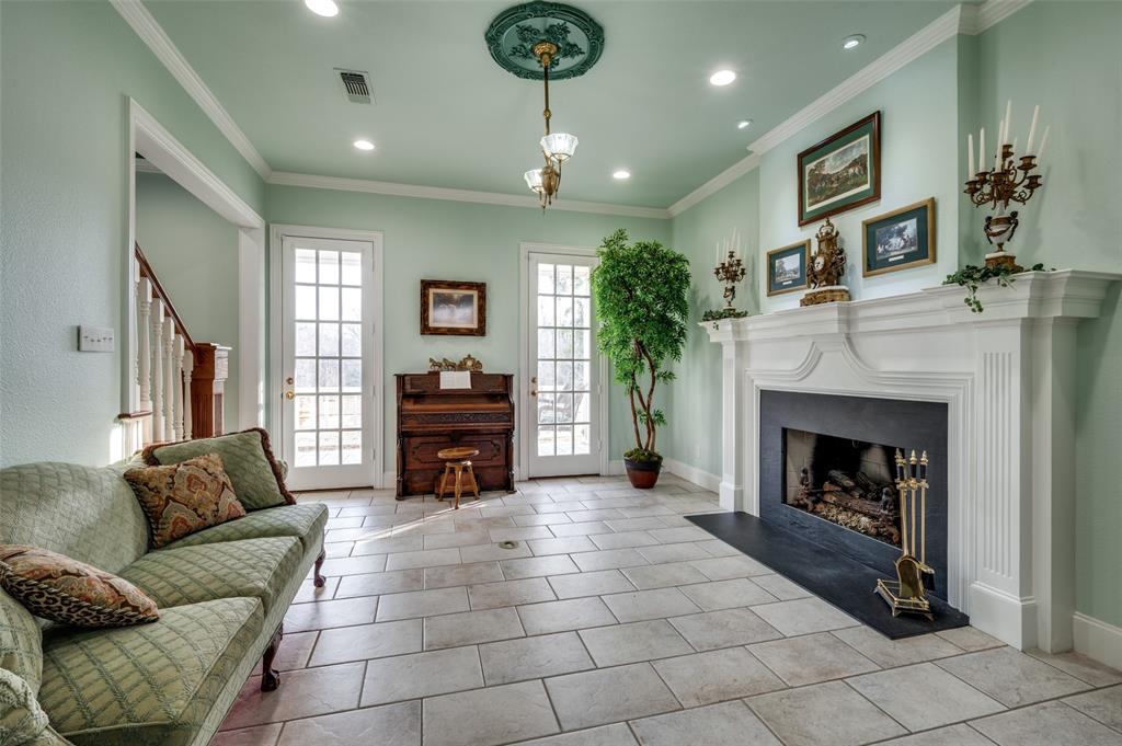 1827 Dr Sanders Road Aubrey, TX 76227 - Photo 7 of 40