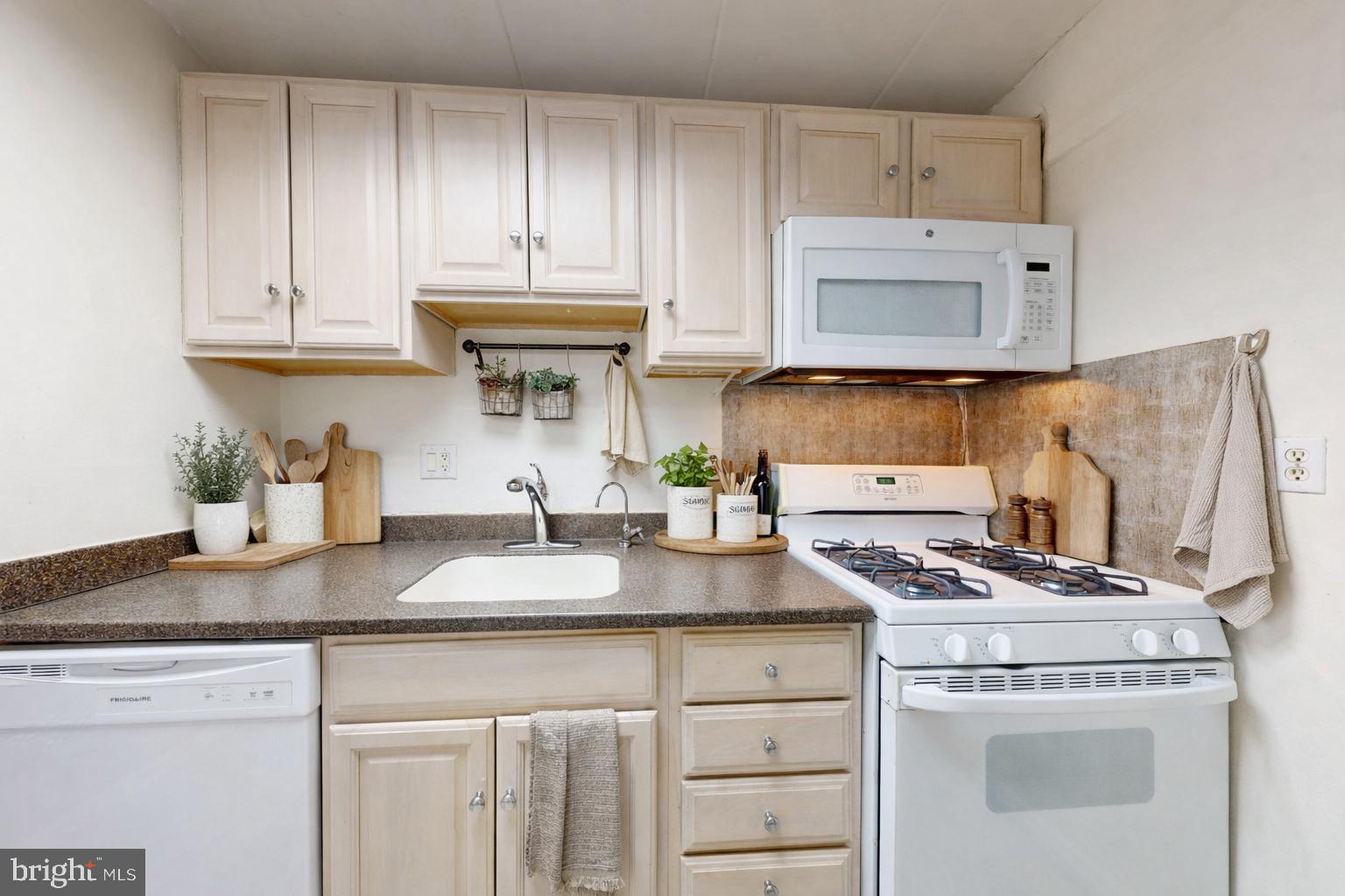 2629 Fort Farnsworth Road, Unit 276 Alexandria, VA 22303 - Photo 4 of 37 a kitchen with granite countertop a stove a sink and a white cabinets