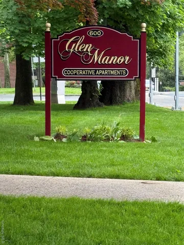 a sign that is sitting on the grass of the house