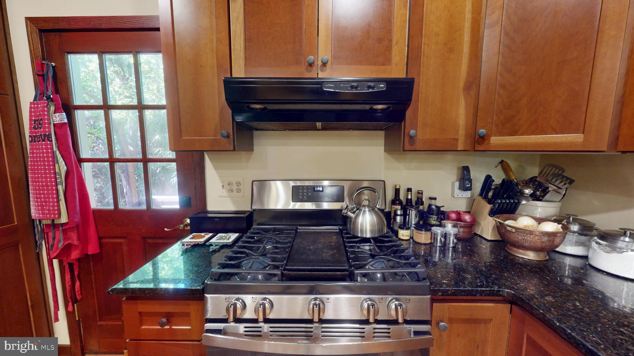 7108 Larrlyn Drive Springfield, VA 22151 - Photo 17 of 50